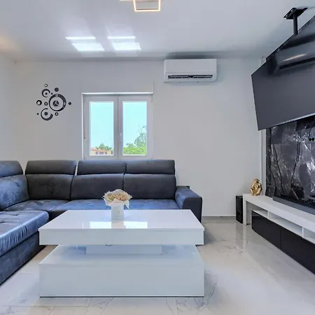 Сasa de vacaciones Damir By Interhome Pula