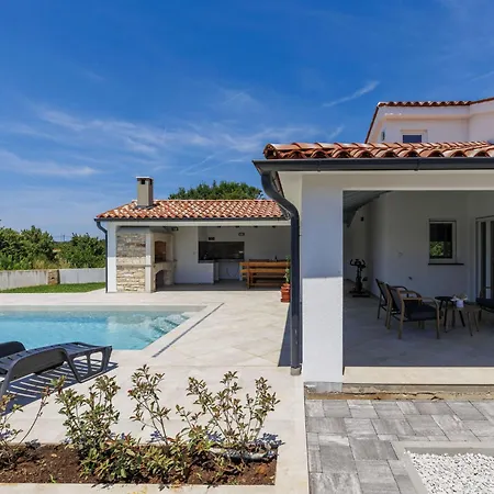 Holiday Home Villa Paolinna By Interhome 別荘 プーラ