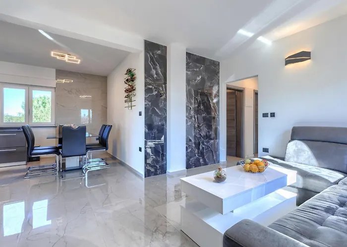 Сasa de vacaciones Damir By Interhome *