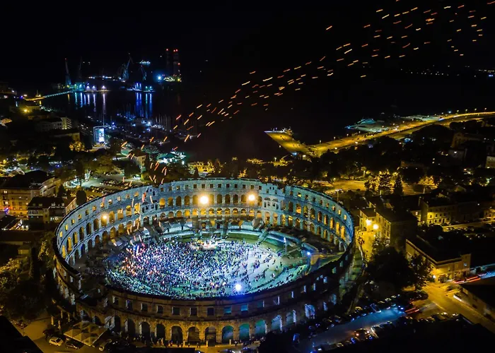 Damir By Interhome Pula